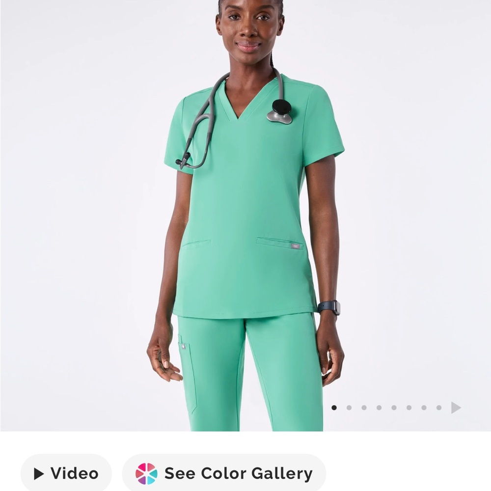 Figs Scrub SET - women's Yola- Skinny Pants (S)AND Casma Top (M) Surgical Green